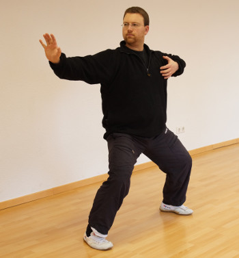 acht-brokate-baduanjin-qigong-02-daniel-roga-2014