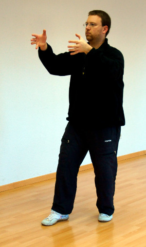 dingba-bu-gougua-zhuang-01-zhan-zhuang-yiquan-daniel-roga-2014